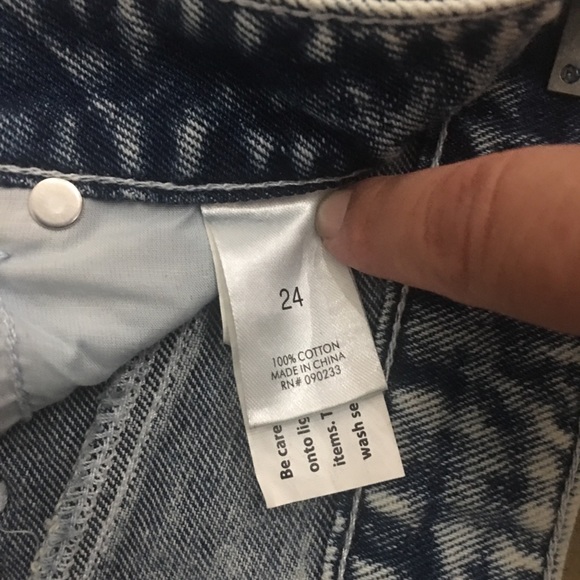 Kendall & Kyle distressed denim short - Picture 5 of 8